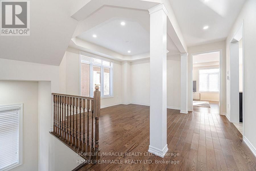 84 ROULETTE CRESCENT Image 12
