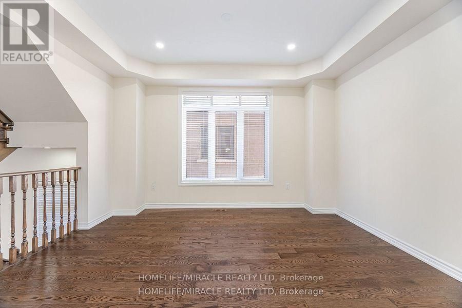 84 ROULETTE CRESCENT Image 14
