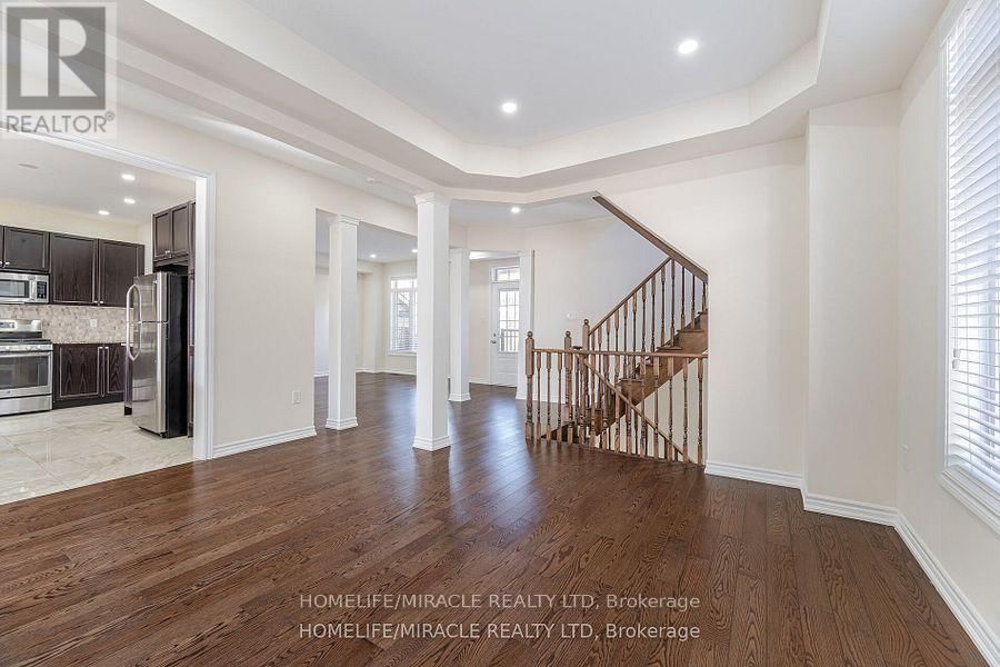 84 ROULETTE CRESCENT Image 15