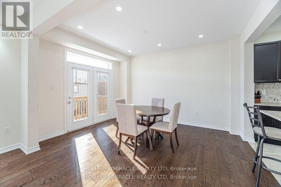 84 ROULETTE CRESCENT Image 19