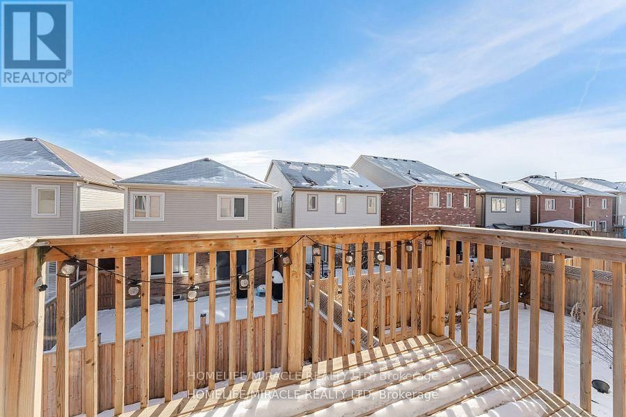 84 ROULETTE CRESCENT Image 20