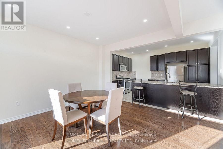 84 ROULETTE CRESCENT Image 21