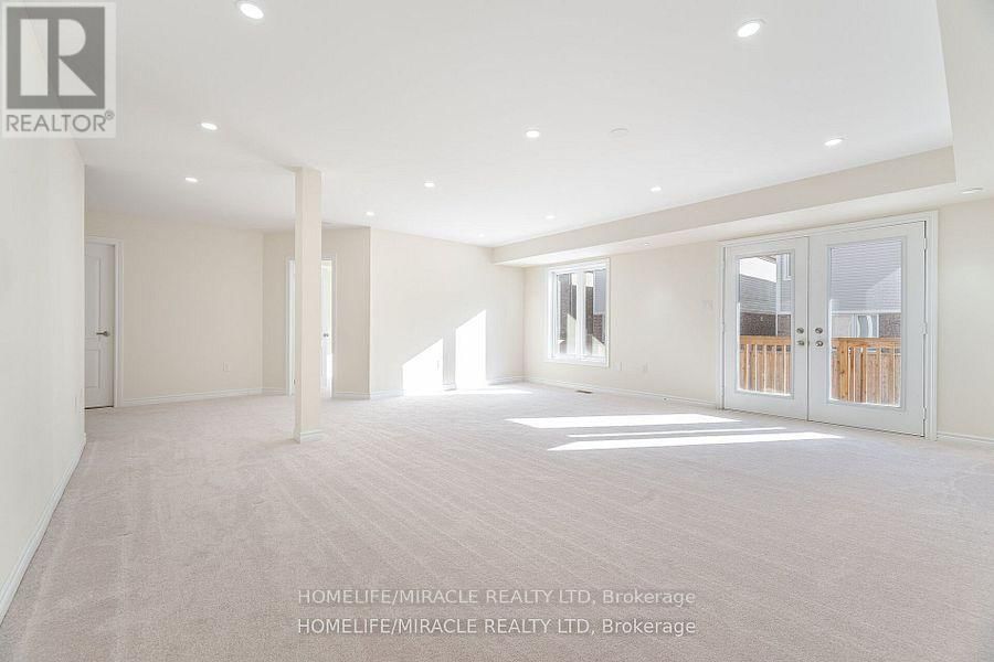 84 ROULETTE CRESCENT Image 40