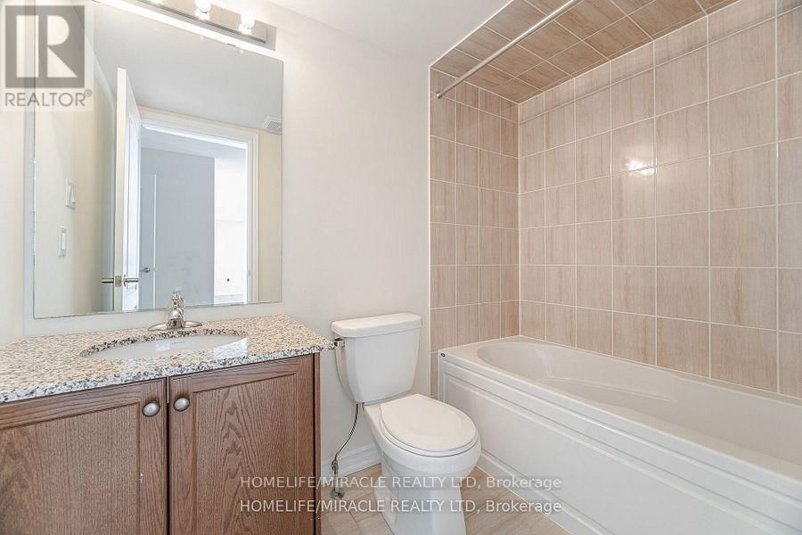 84 ROULETTE CRESCENT Image 42