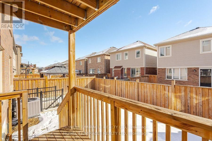 84 ROULETTE CRESCENT Image 43