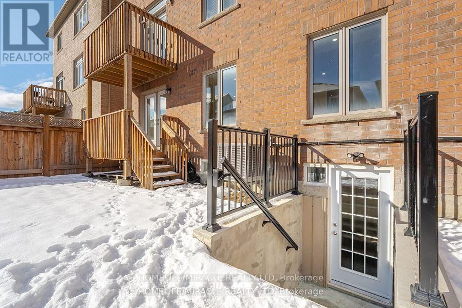 84 ROULETTE CRESCENT Image 44