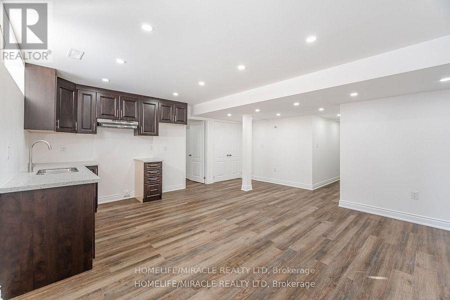84 ROULETTE CRESCENT Image 45