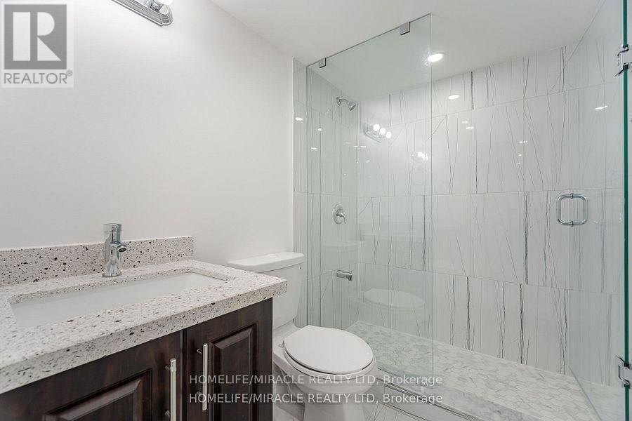 84 ROULETTE CRESCENT Image 48