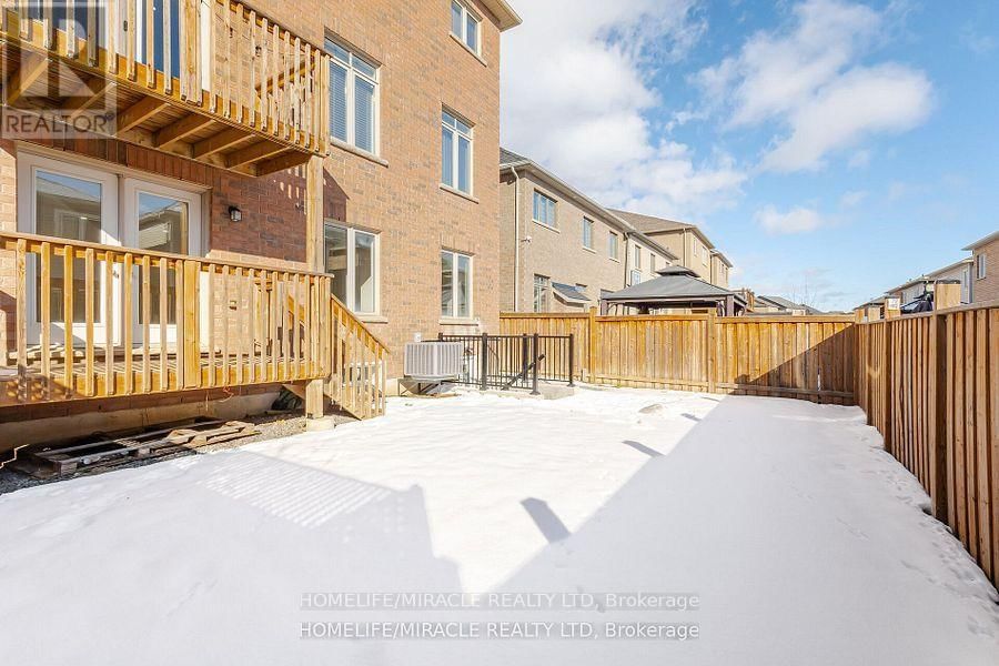 84 ROULETTE CRESCENT Image 50