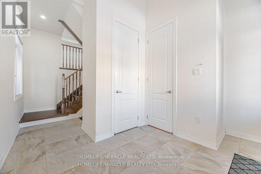 84 ROULETTE CRESCENT Image 6