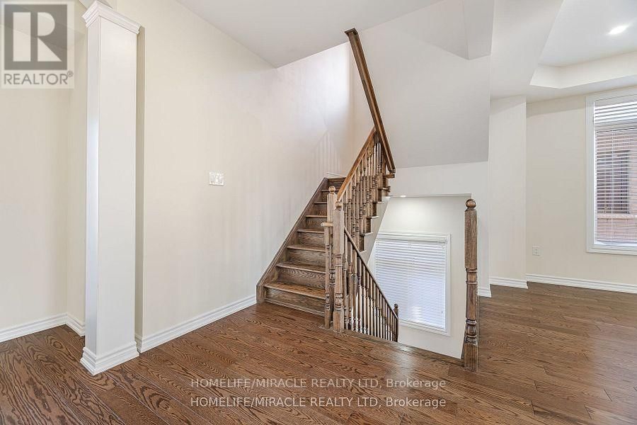 84 ROULETTE CRESCENT Image 7