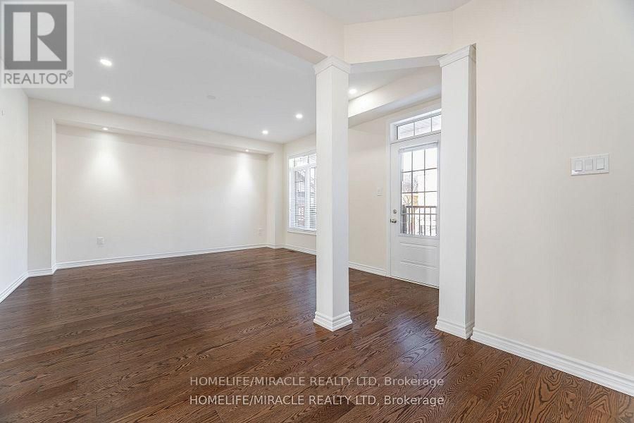 84 ROULETTE CRESCENT Image 8