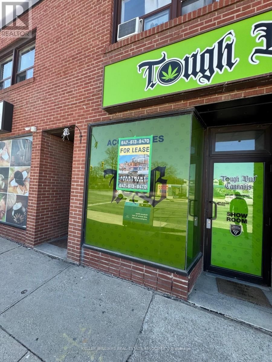 300 LAKESHORE ROAD WEST Image 17
