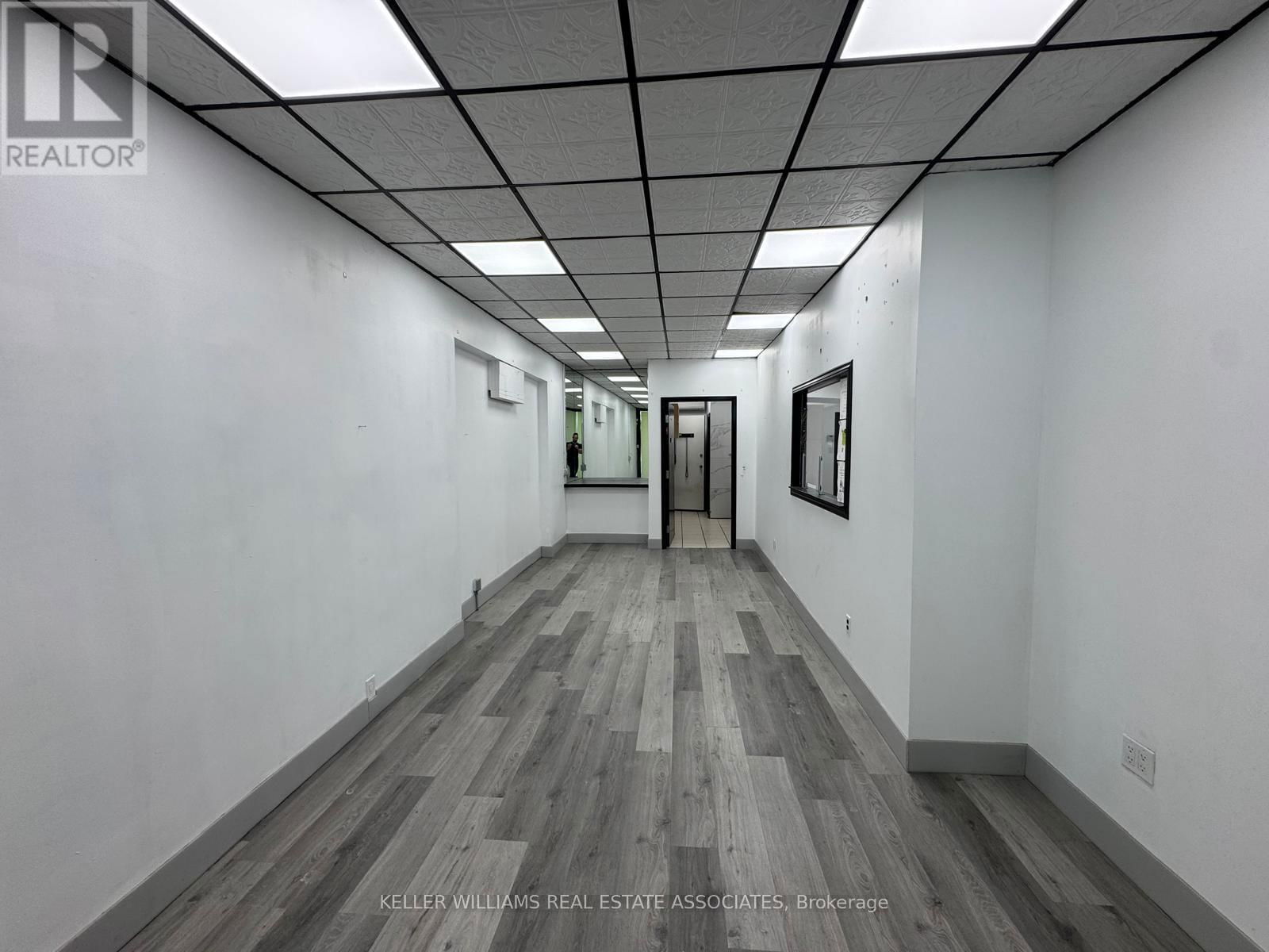 300 LAKESHORE ROAD WEST Image 3