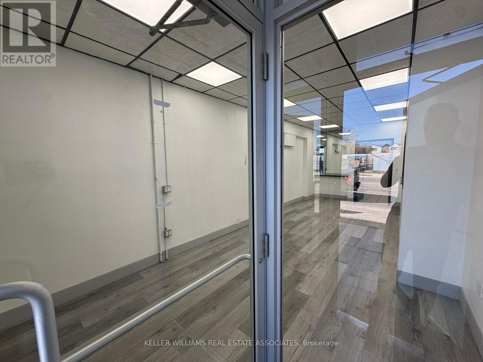 300 LAKESHORE ROAD WEST Image 4