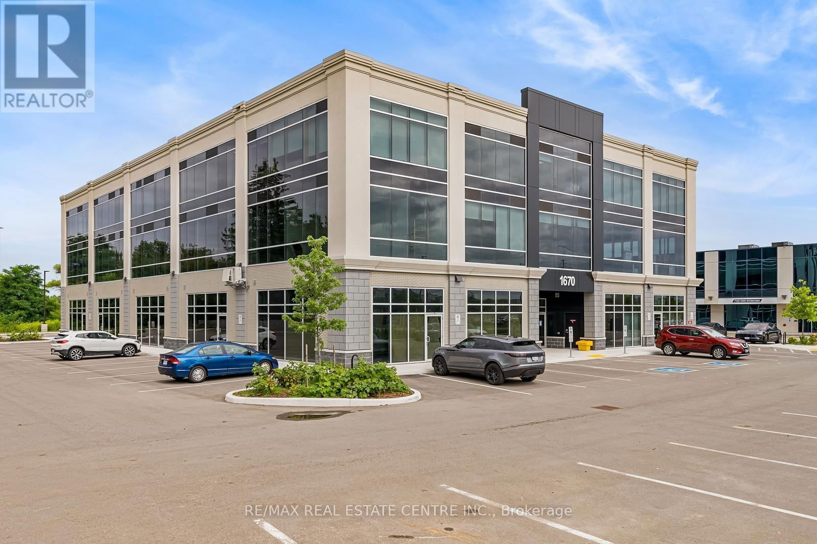 205 - 1670 NORTH SERVICE ROAD Image 2