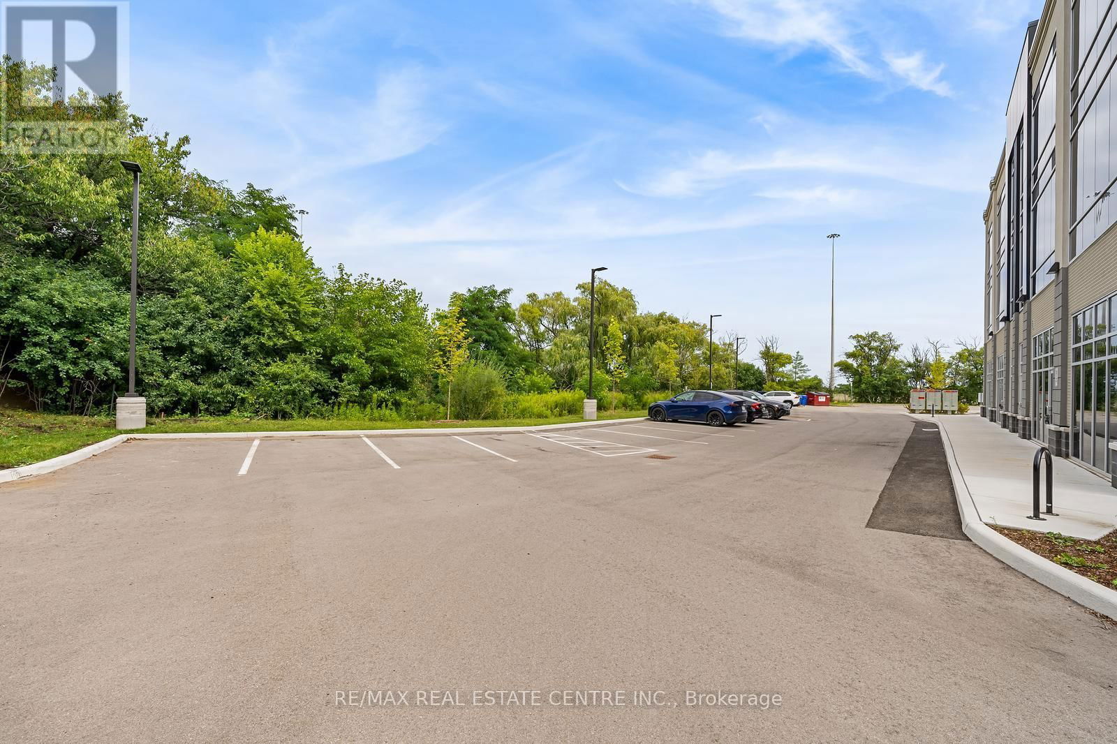 205 - 1670 NORTH SERVICE ROAD Image 8