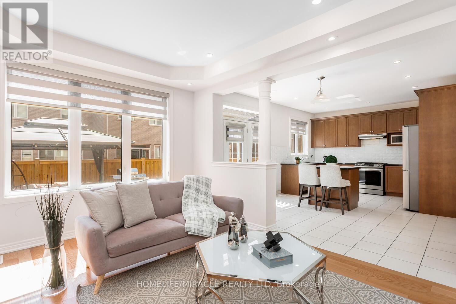 10 ELVERTON CRESCENT Image 15