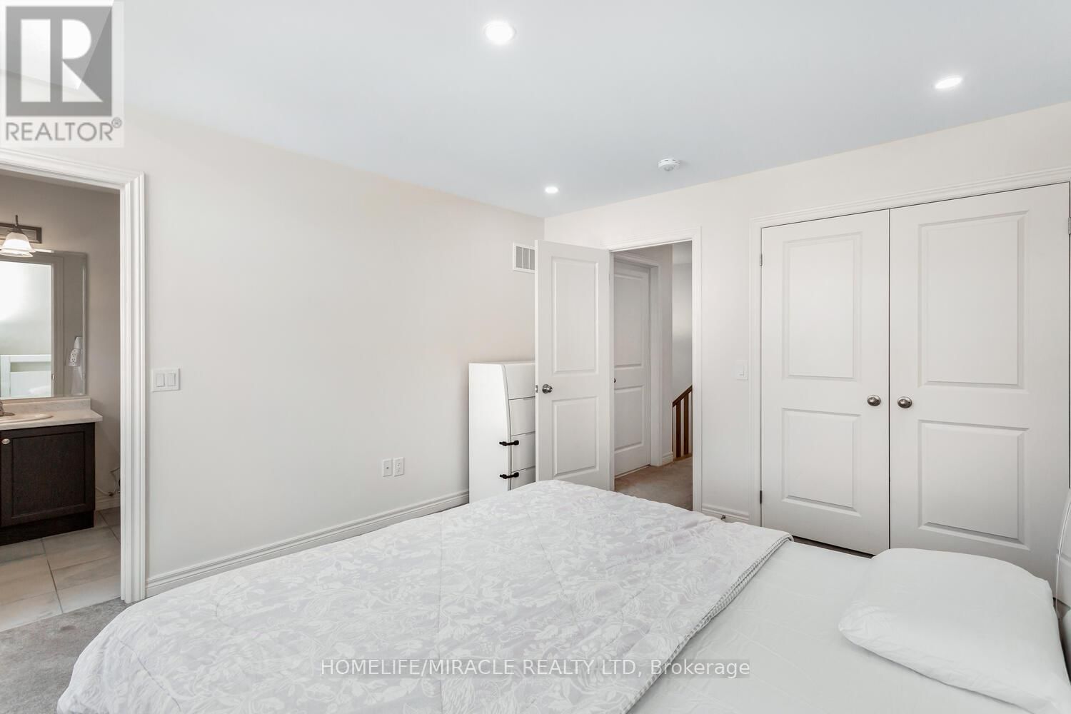 10 ELVERTON CRESCENT Image 31