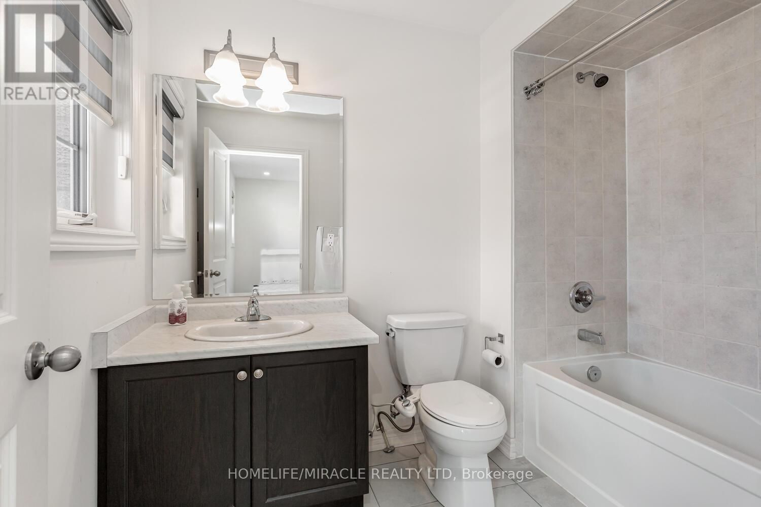 10 ELVERTON CRESCENT Image 32