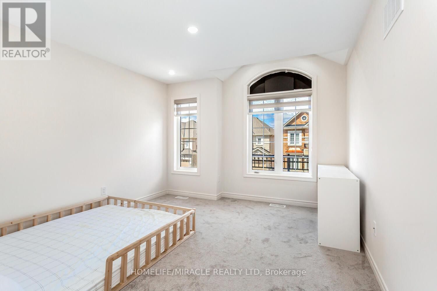 10 ELVERTON CRESCENT Image 33