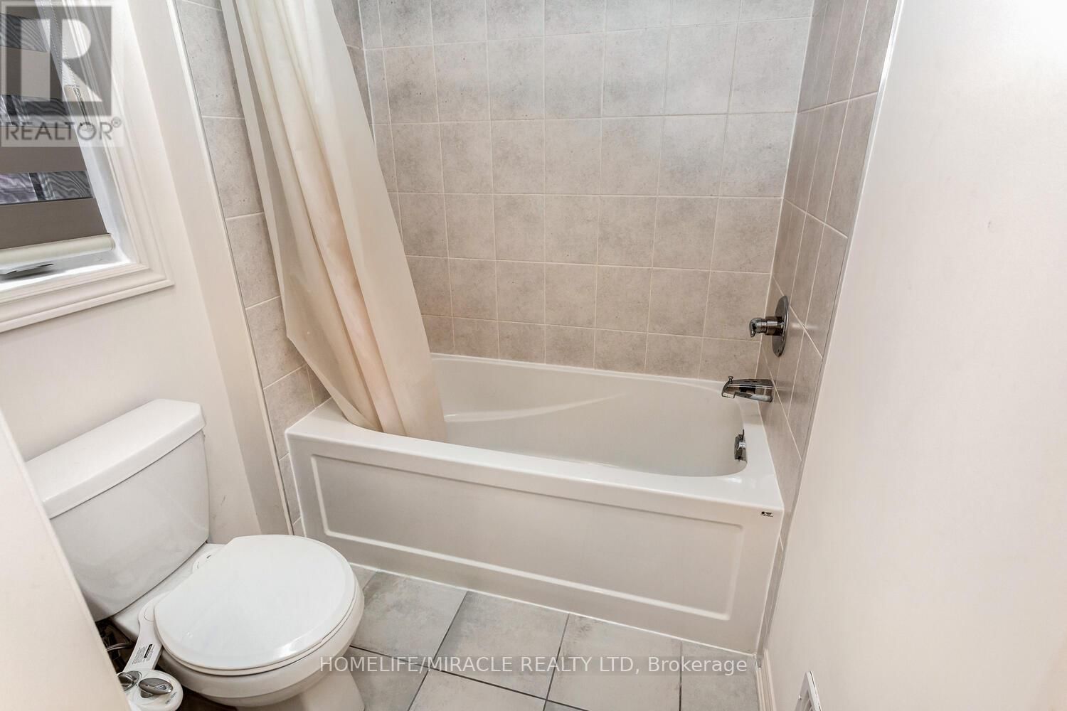 10 ELVERTON CRESCENT Image 36