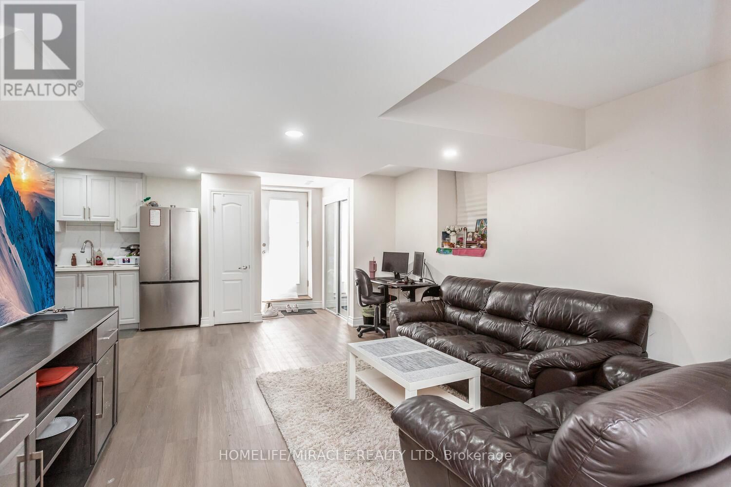 10 ELVERTON CRESCENT Image 39