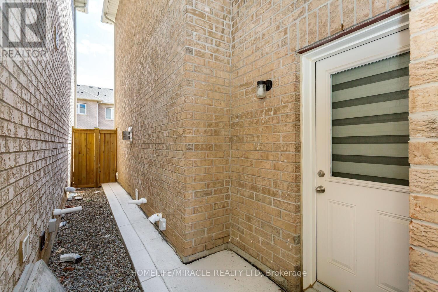 10 ELVERTON CRESCENT Image 45