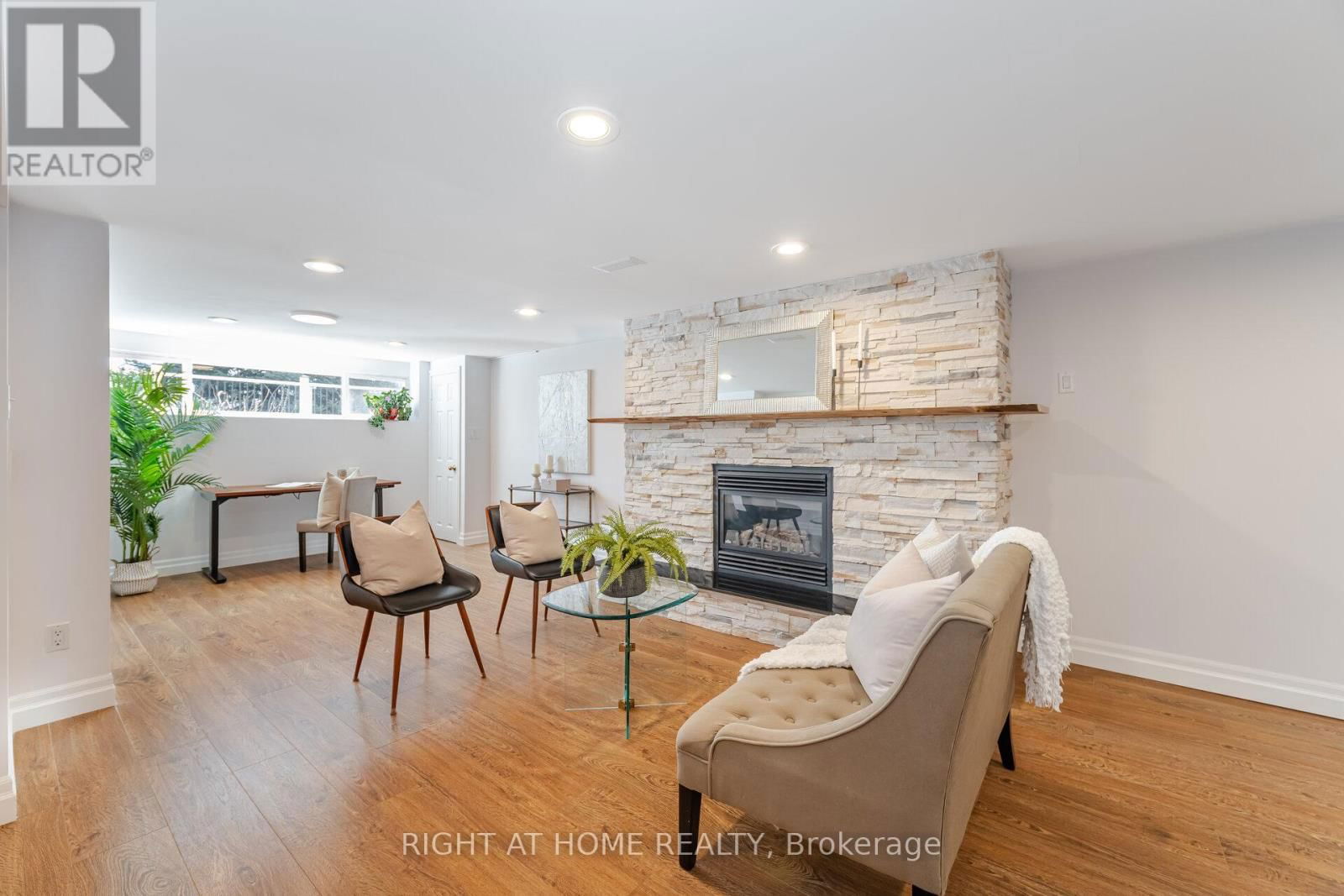 1005 DORMER STREET Image 33