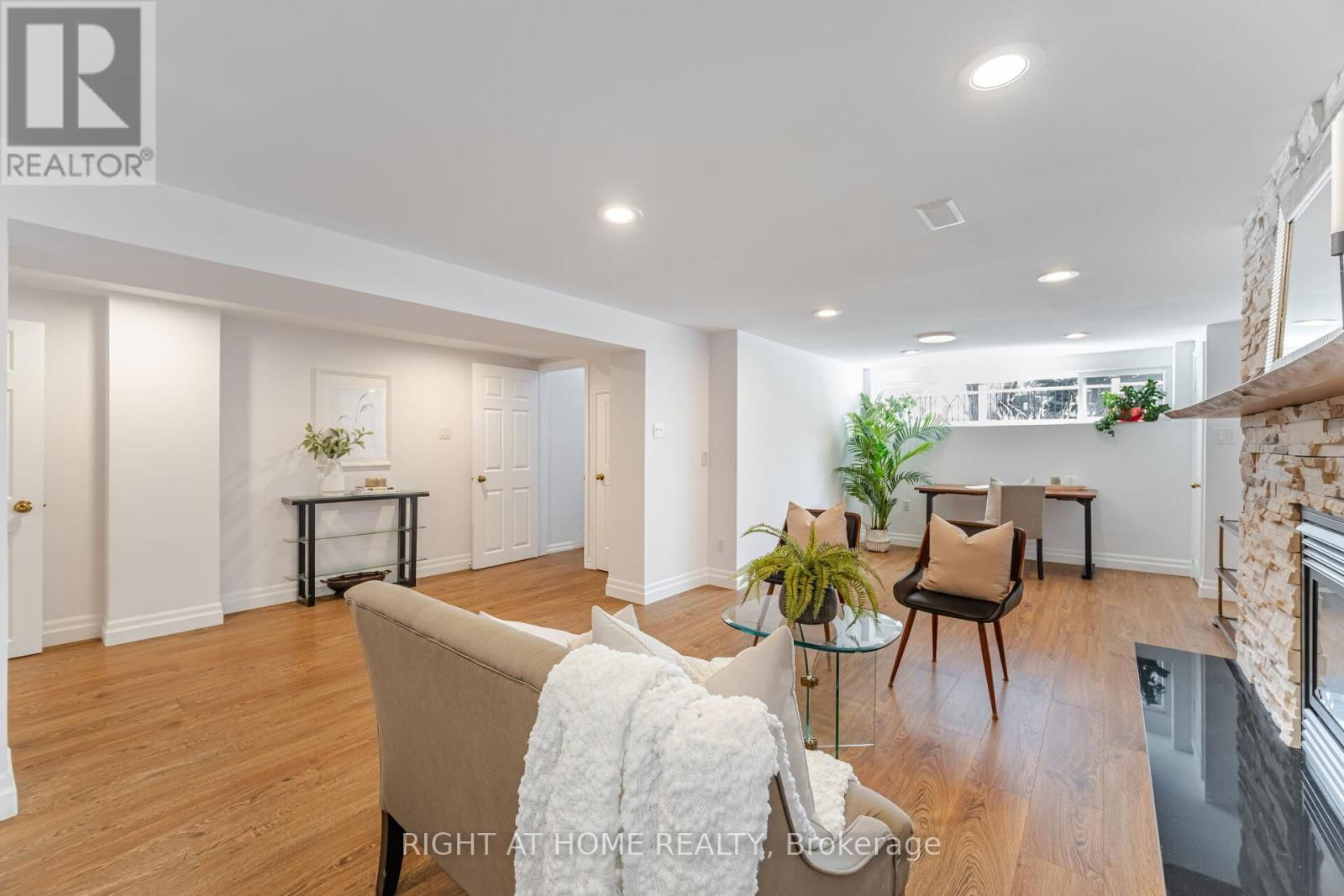 1005 DORMER STREET Image 34