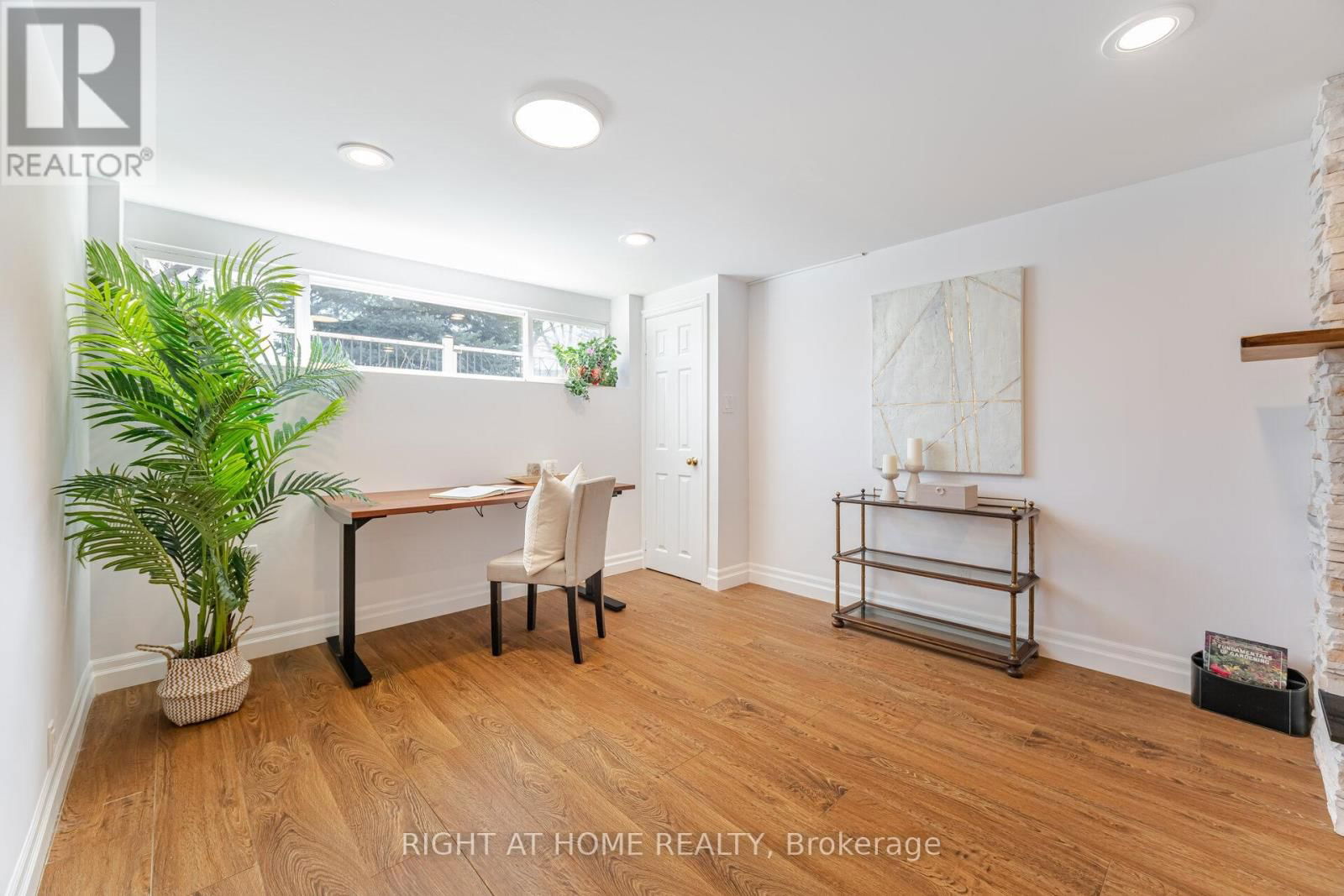 1005 DORMER STREET Image 35