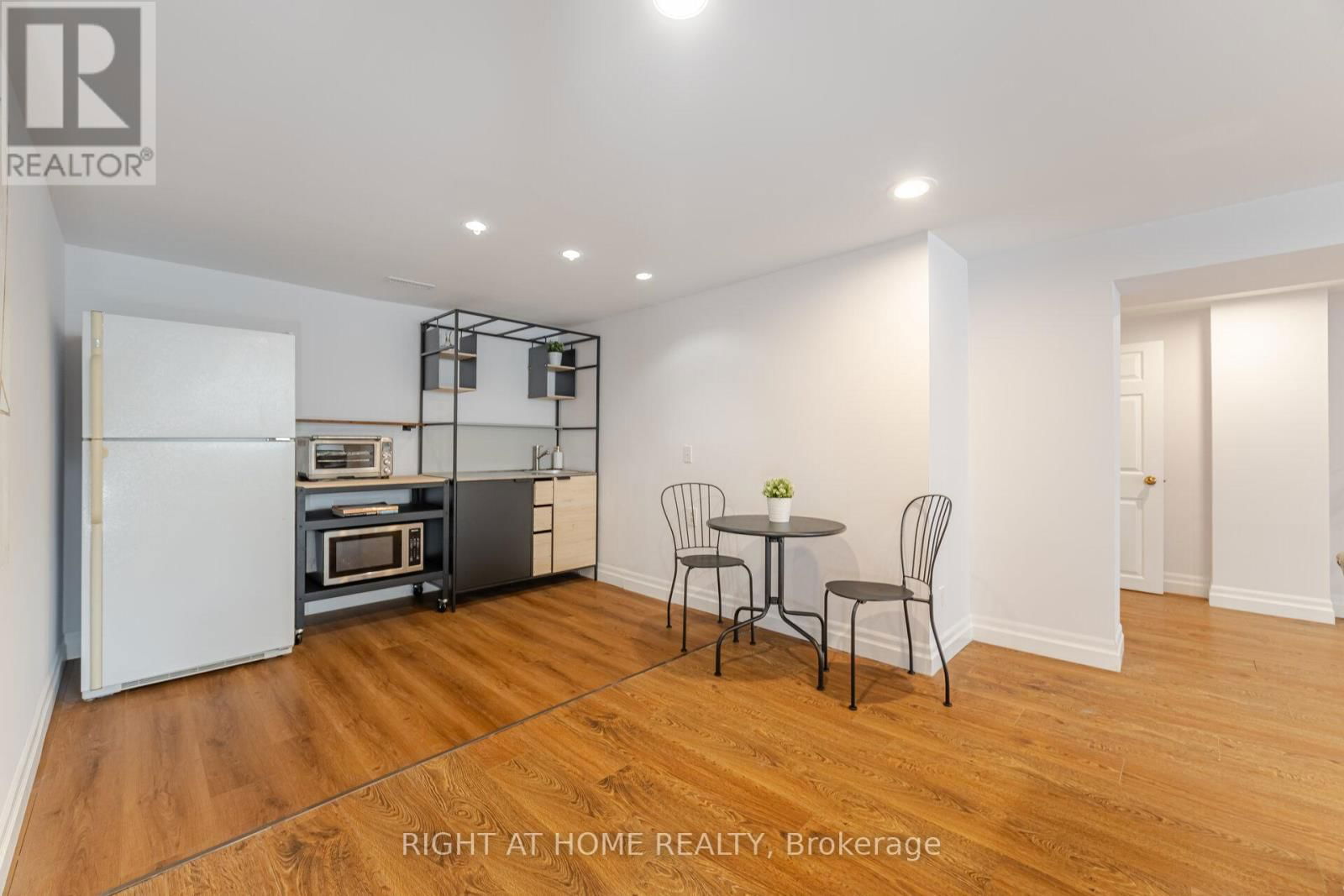 1005 DORMER STREET Image 38