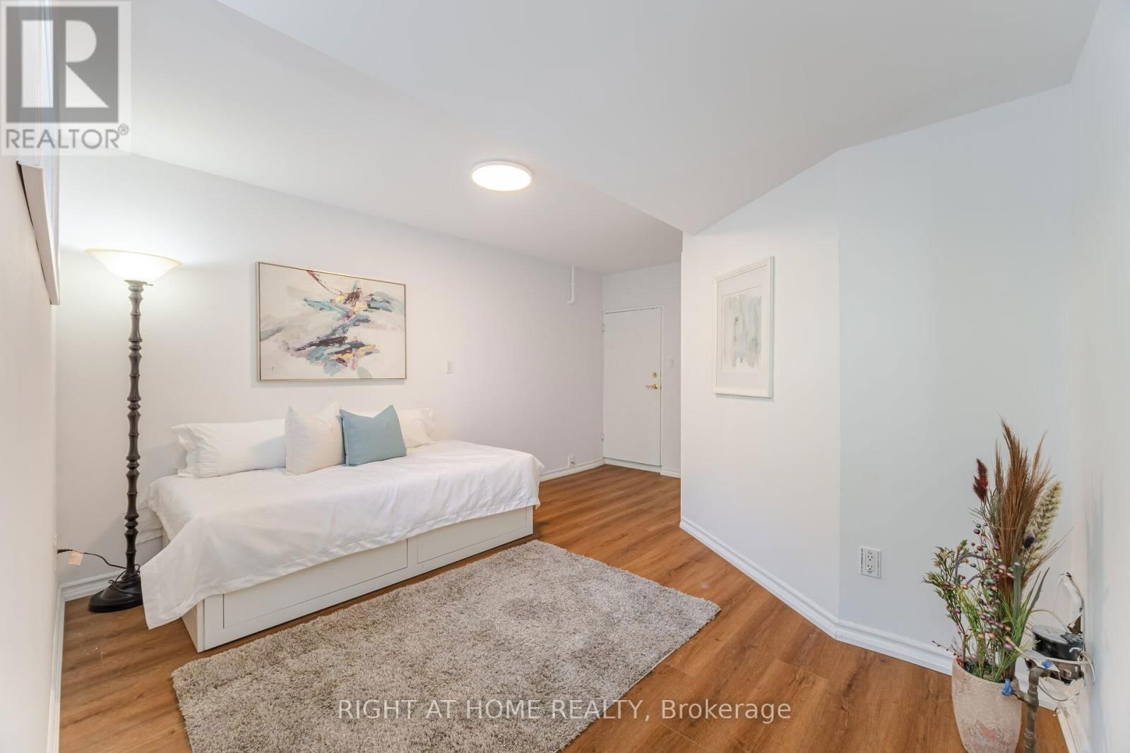 1005 DORMER STREET Image 39