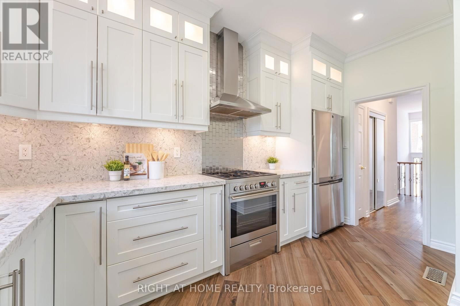 1005 DORMER STREET Image 9