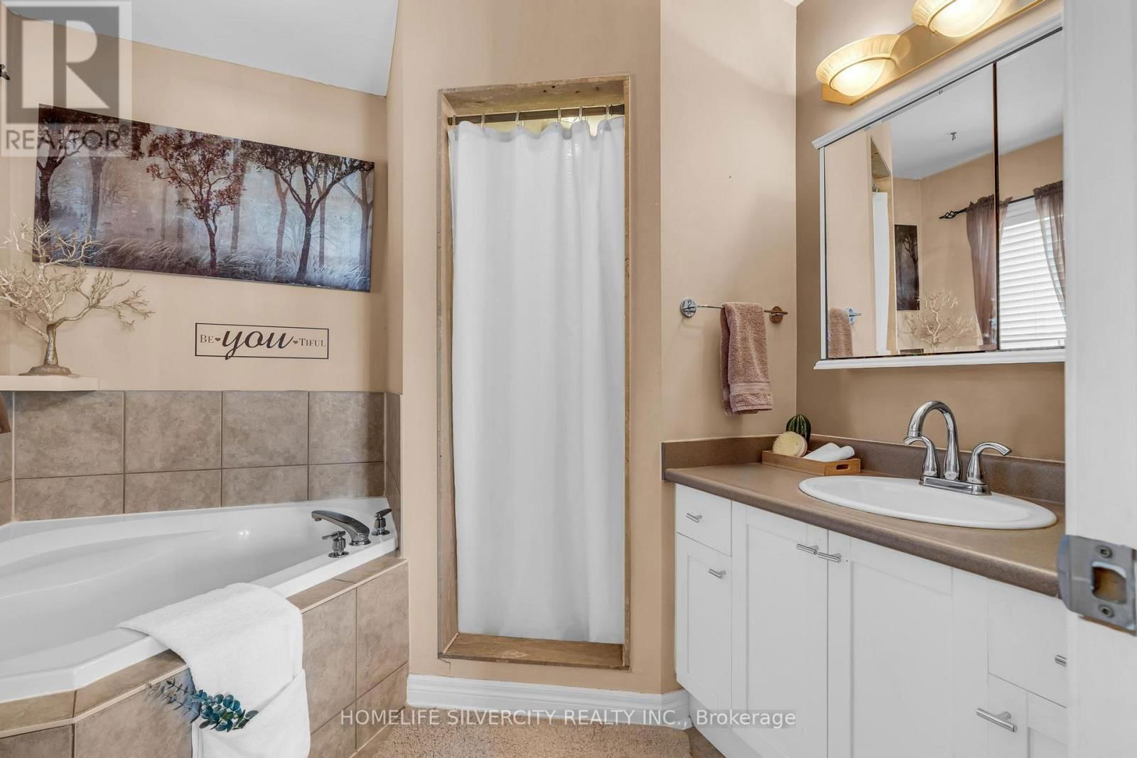 8 ORCHID DRIVE Image 31