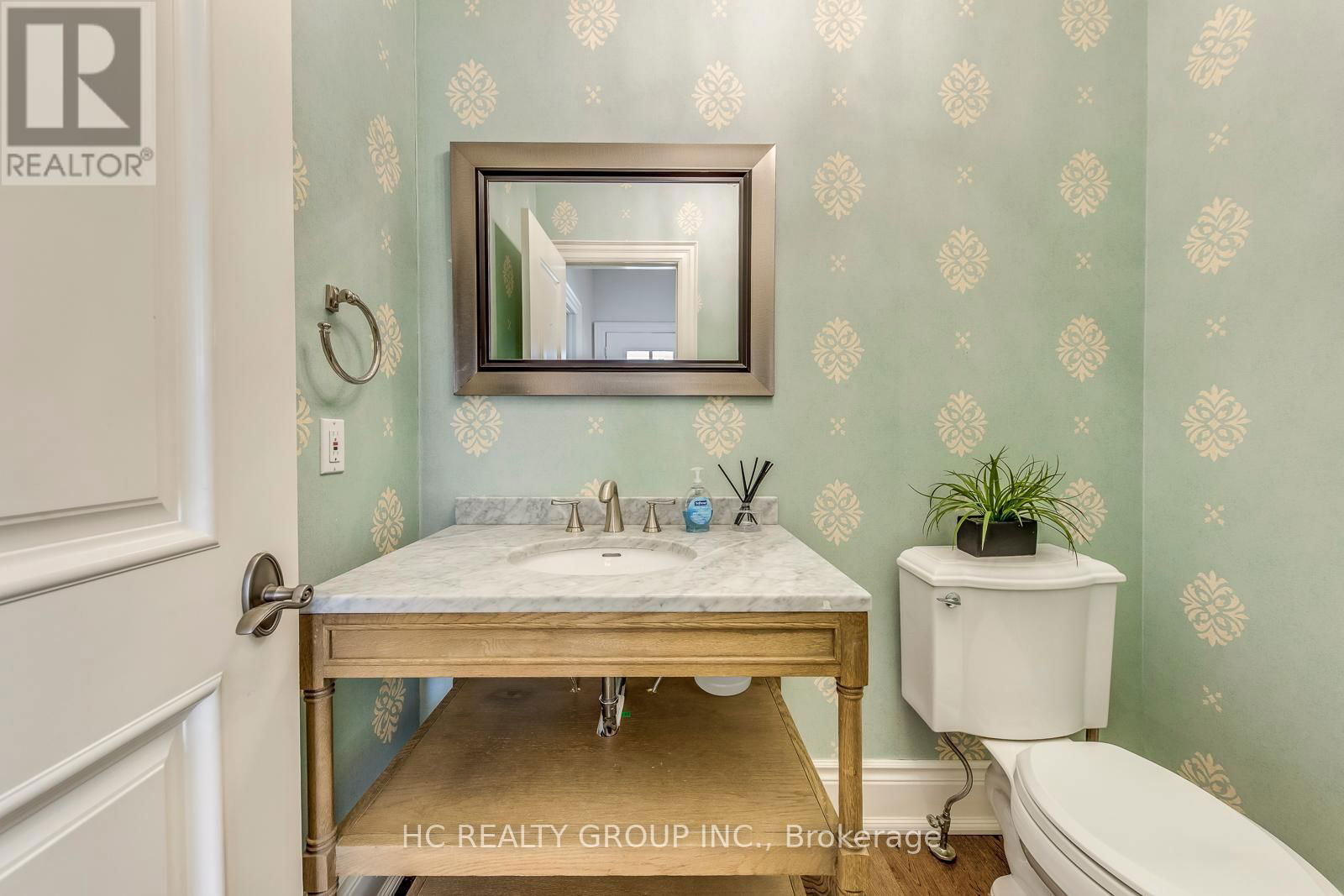 424 CAIRNCROFT ROAD Image 25