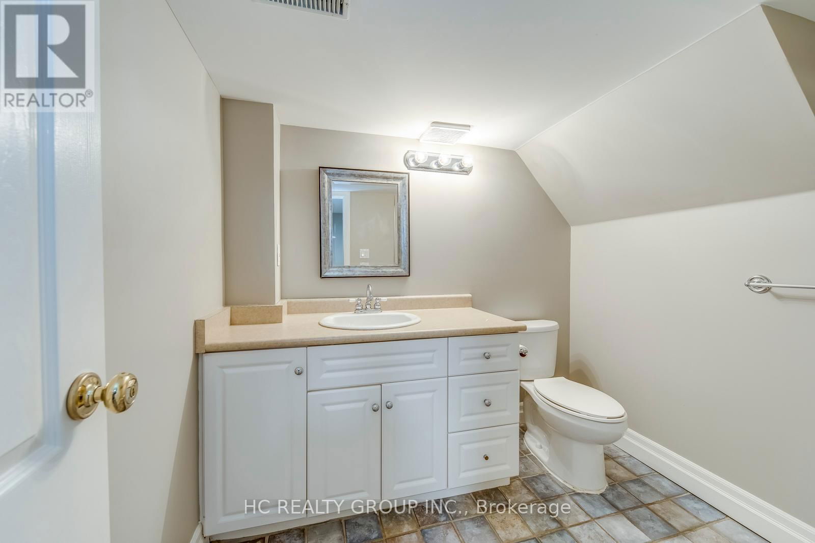 424 CAIRNCROFT ROAD Image 44