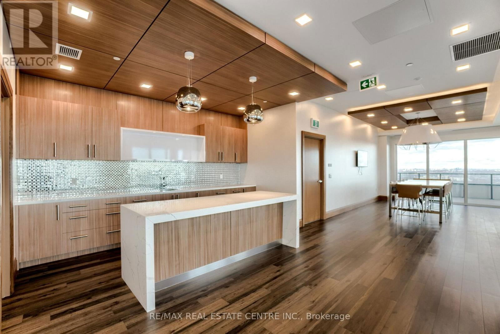 2622 - 30 SHORE BREEZE DRIVE Image 37