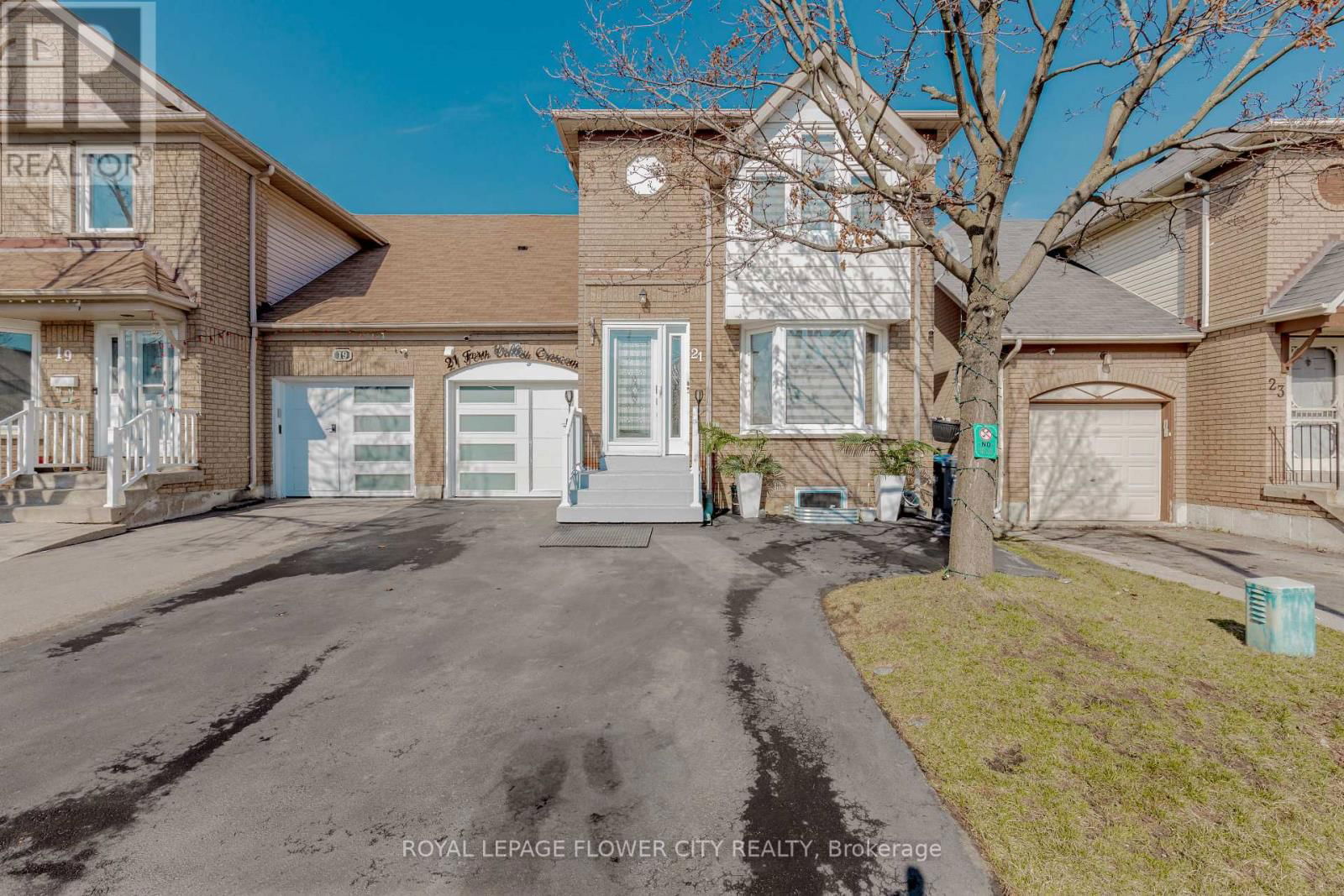 21 FERN VALLEY CRESCENT Image 1