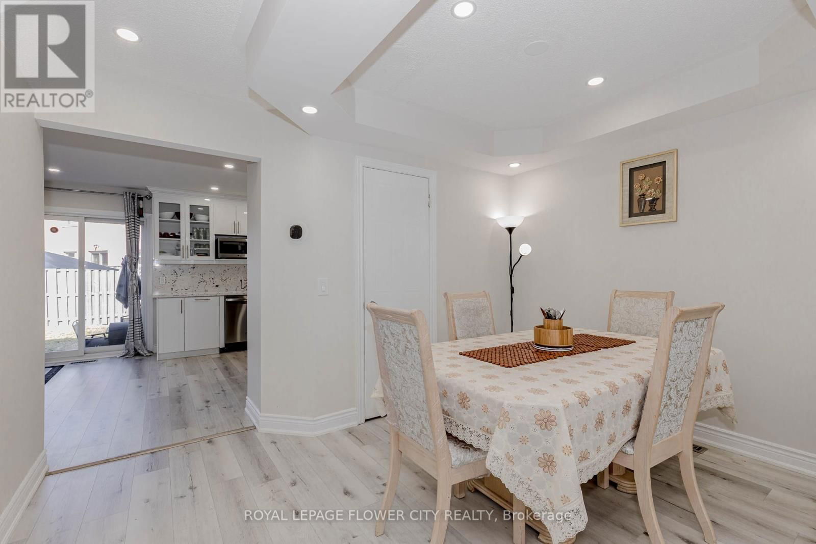 21 FERN VALLEY CRESCENT Image 11