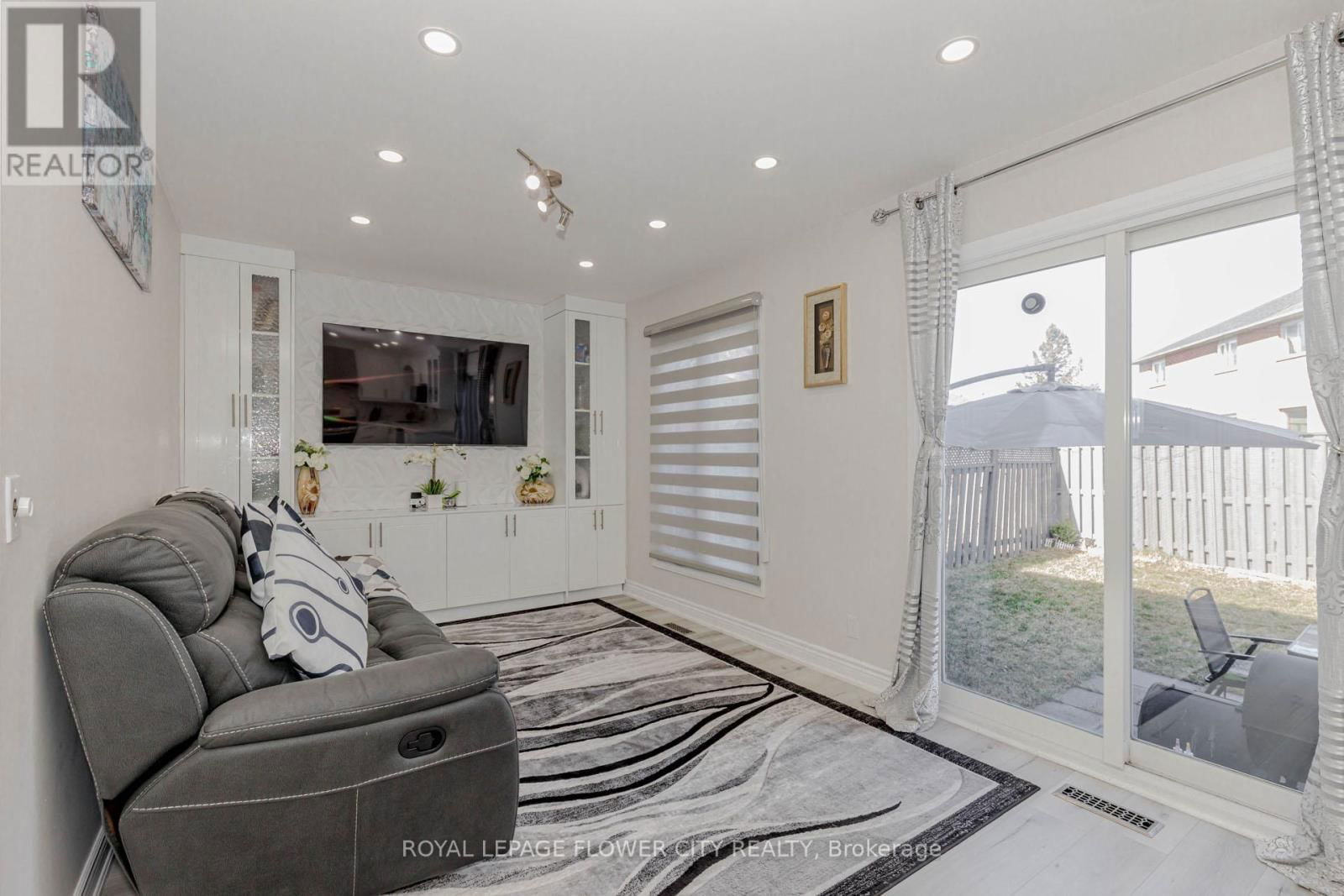 21 FERN VALLEY CRESCENT Image 19