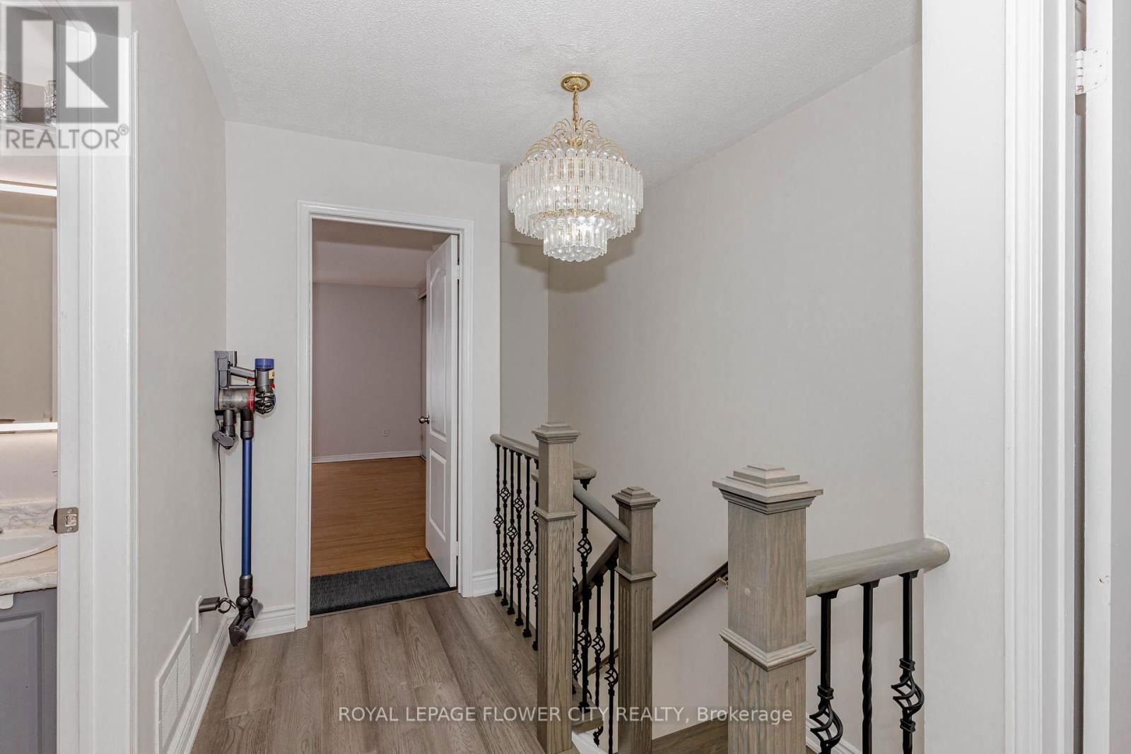 21 FERN VALLEY CRESCENT Image 24
