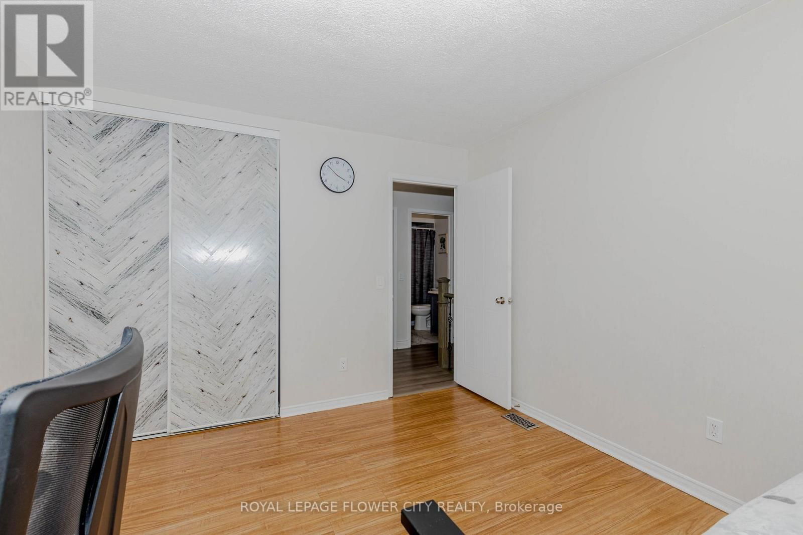 21 FERN VALLEY CRESCENT Image 33