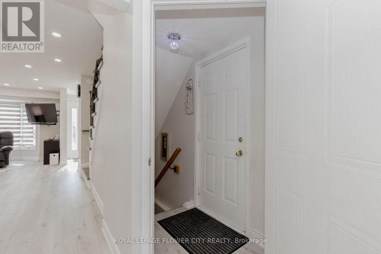 21 FERN VALLEY CRESCENT Image 38