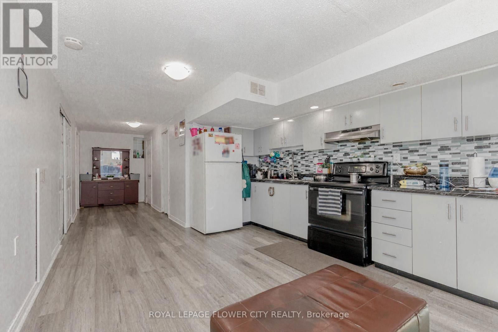 21 FERN VALLEY CRESCENT Image 40