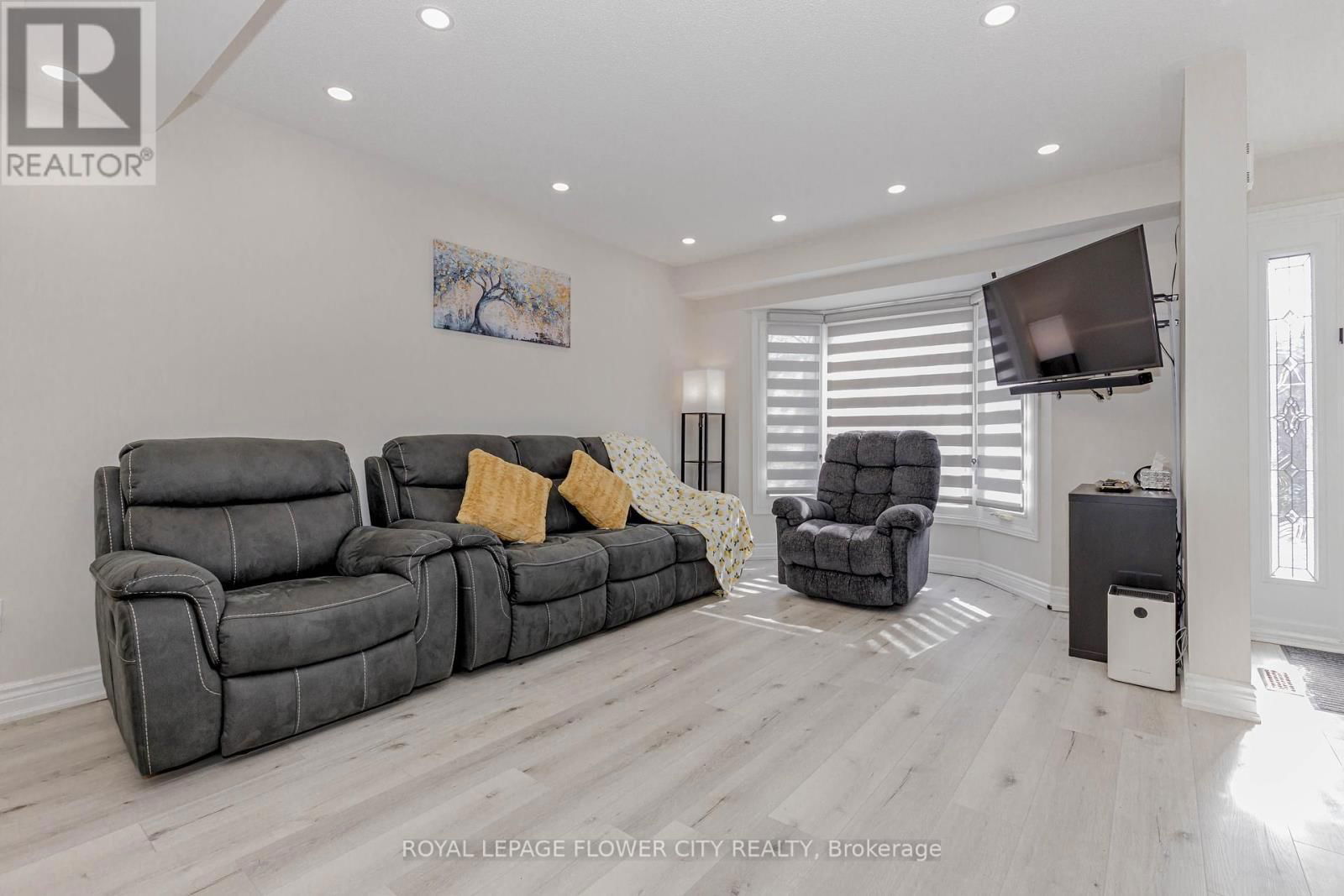21 FERN VALLEY CRESCENT Image 8