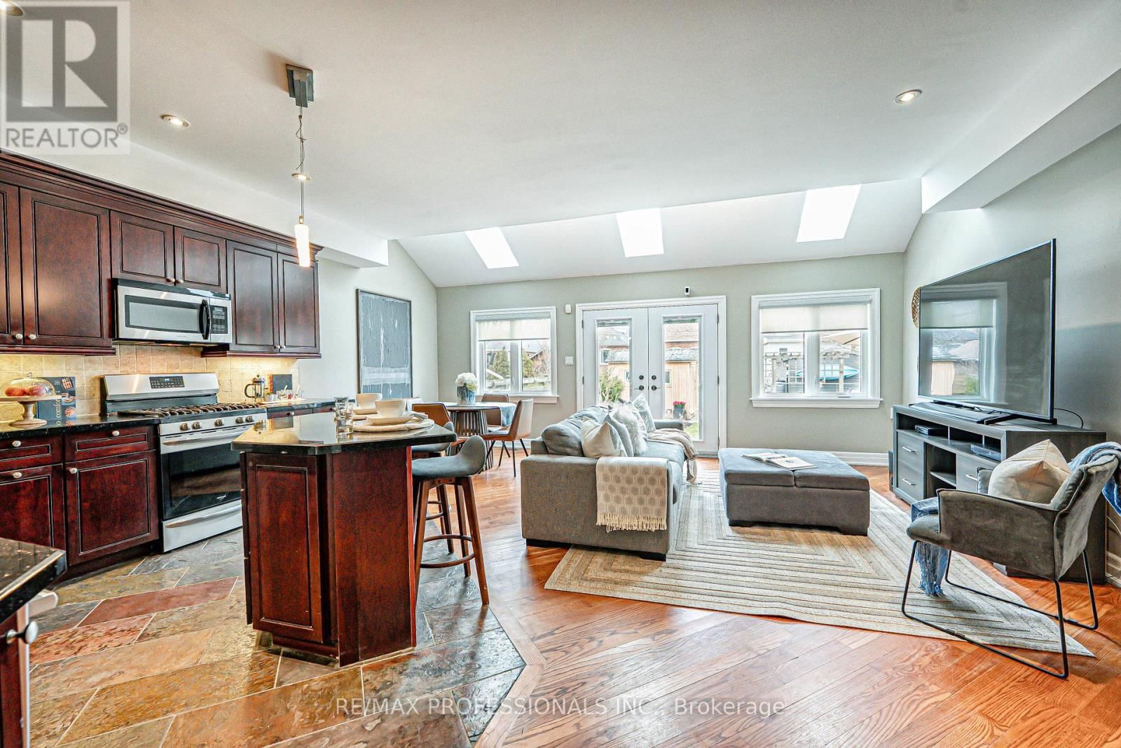 116 LAKE SHORE DRIVE Image 11
