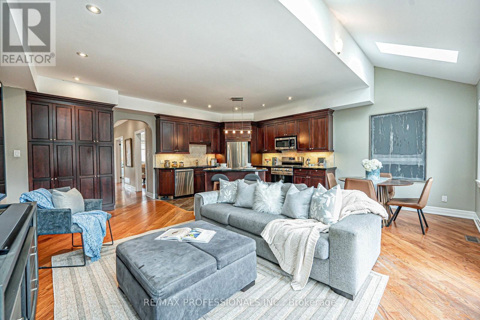 116 LAKE SHORE DRIVE Image 14
