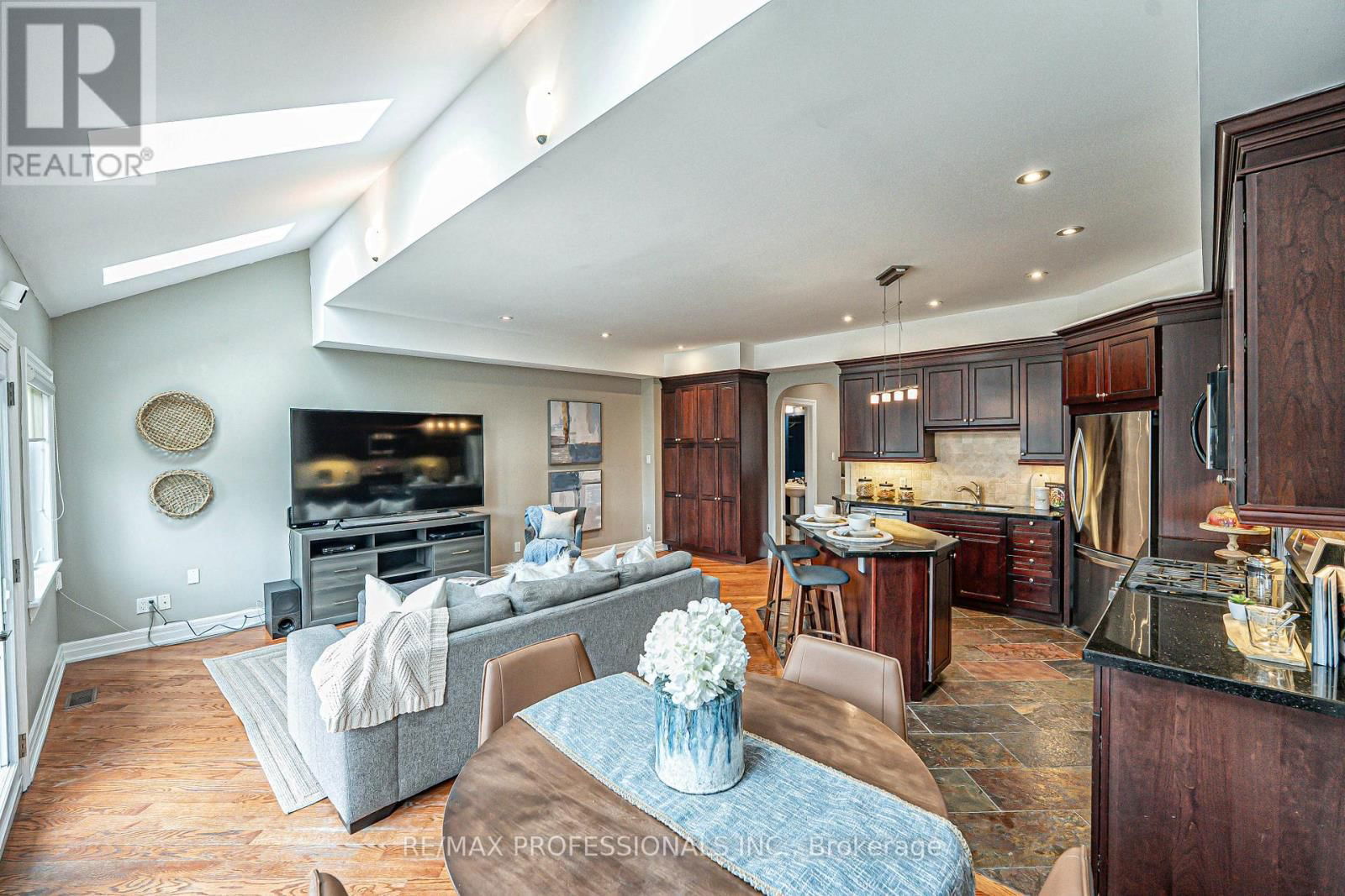 116 LAKE SHORE DRIVE Image 17