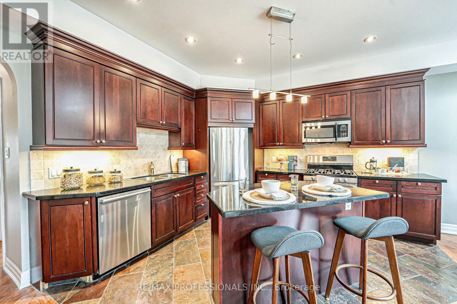 116 LAKE SHORE DRIVE Image 19